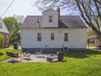 Cute 3Bdrm House | Laundry, Game Room, Backyard 애크런 호텔