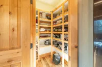 Mobley Myrtle Brook, secluded private retreat near beach. Pet friendly! - 3-Star