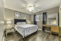 Bel · Boardwalk POOL Home w Bikes and Boat Parking - Wi-Fi