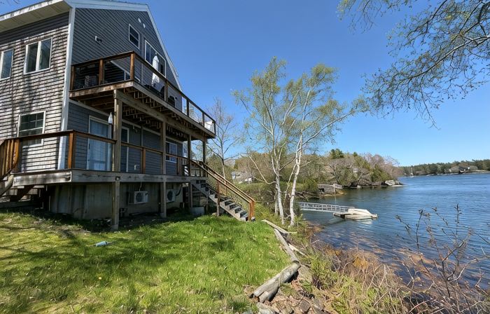 Coveside! Designer decor, waterfront, AC, 2 Bedroom in Harpswell.