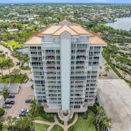 Modern Condo Steps from the Private Beach with Amazing Views