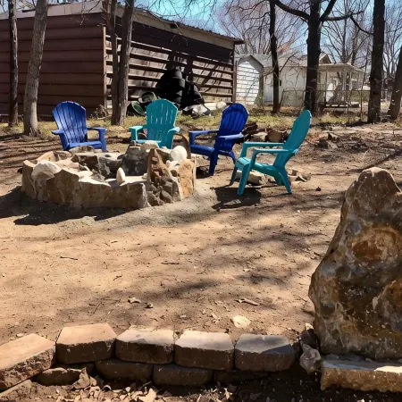 Charming cozy lake cabin, 300 yds from Lake Texoma beach, fishing, boat ramp!