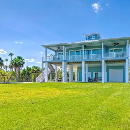 Homosassa Riverfront Home - Prime Location.