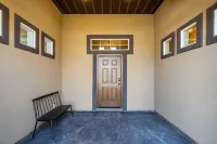 TJ Rancher home, private yard, king beds, 2.5 bath - Boutique
