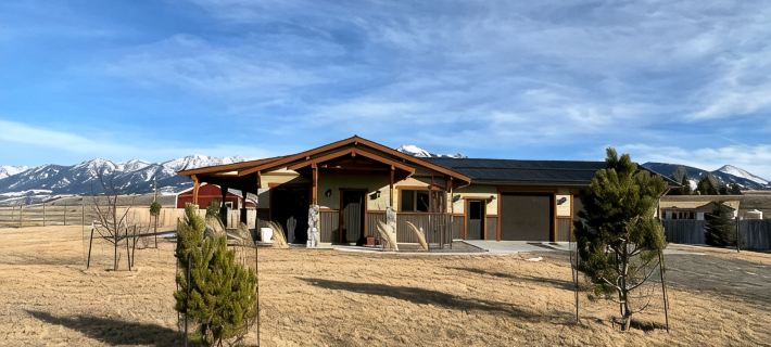 Modern Dog Friendly Paradise Valley Home near Yellowstone NP & Chico Hot Springs Hotels in Pray