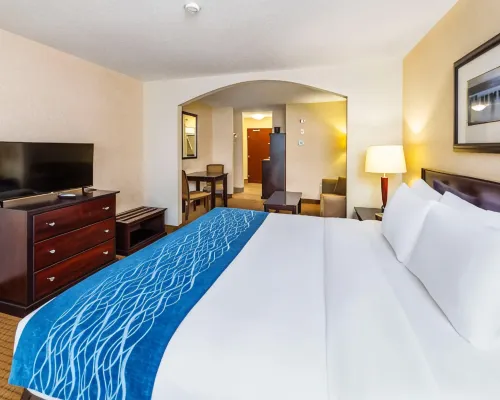 Comfort Inn & Suites Hotels in Edson