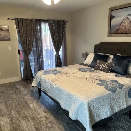 New family retreat w/private heated pool and hot tub