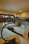 Summer Escape or Winter Wonderland. Private Hottub, 1 mi from downtown Whitefish