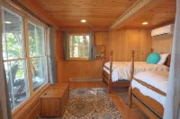 Charming 2BR Lakefront Cottage on Serene Cobbossee w/ Kayaks, A/C - WiFi