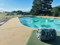 Luxury Home w/private Pool, Mt Views, 85” Roku Movie Room, Arcade, & King Bed! - Uima-altaat