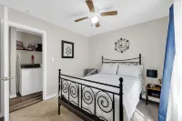 Sleeps 10  Game Room + Pool Table  Truck Parking - Wifi