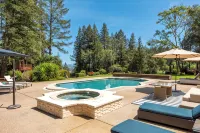 5 Bedroom, 6.5 Bath Luxury Home on 3+ Acres, 5 Min to Square - Private Pools