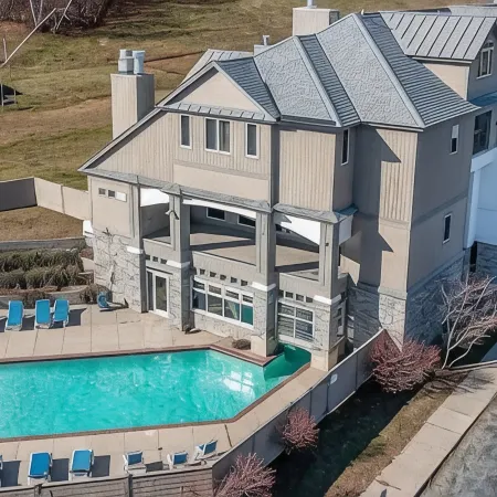 Ski-In/Ski-Out Hike and Swim Okemo Luxury Rustic Condo