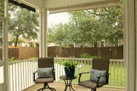 The All-American Summer Getaway in the Heart of Long Beach! King Suite, Sleeps 6 - 4-Star