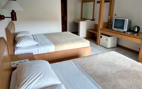 Pantai Indah Hotel Barat - pantai