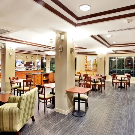 Holiday Inn Express & Suites MACON - I-475 by IHG