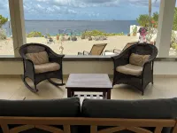 Beautiful oceanfront villa with beach and great house reef
