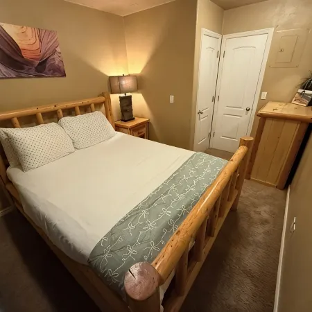 Welcome to Serenity Hills Zion , Sleeps 10 +