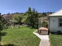Historical 1930 Country Charmer, Peaceful Property, 9 miles to Bryce Canyon - 2-Sterne
