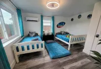 Modern Home ¤ Close to Shopping, Dining & Downtown! Outdoor Dinning & Firepit! - Wifi