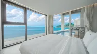 Pohang Overlooking Pool Villa