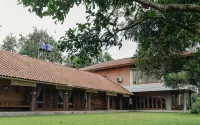 Villa Bukit Pinus - Pools