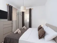 Luxury apartments Lun - Apt 4 Hotels in Lun