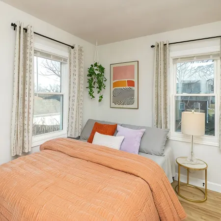 Happy Happy Guest House 1bd/1ba in Quiet yet Popular Neighborhood