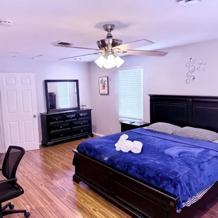 Spacious Skylit Seaside Stay - Walk to Bay & Beach - King Bed, Parking, Patio