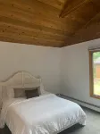 Private Wisconsin getaway 25 minutes from Hayward with hot tub! - Chalets