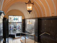 بلو برشلونة Hotels near محطة مونتانير لسكك إف جي سي الحديدية