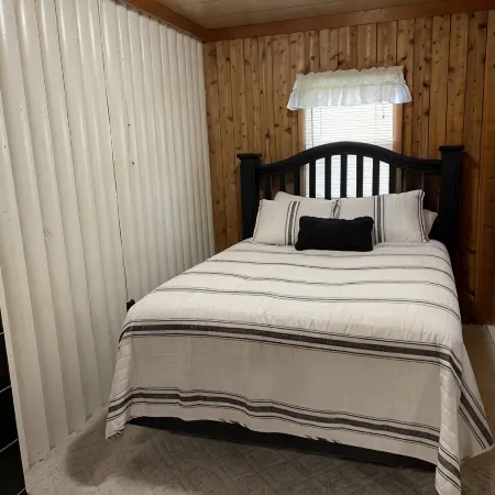 Spacious, three bedroom cottage on beautiful Lake Metonga. Hotels in Forest County