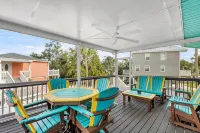 1 Block from Beach - Van/Golf Cart Also Available for Rent! Pool/Hot Tub/Arcade! - Boutique