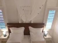 LOVE LODGE GUADELOUPE! Come and recharge your batteries in a Guadeloupean cocoon.
