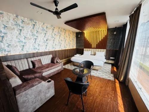 KS Paying Guest House - Pensions