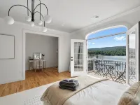 Entire Lakeview House ~ 1 Hour to MetLife ~ Hot Tub~Firepit~Stunning View~Decks Hotéis em Warwick