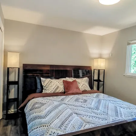 261-9 Cozy 2-Bedroom Apartment near Mountain View Downtown