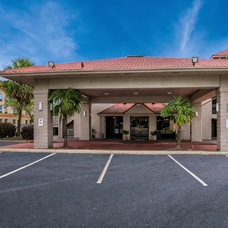 Super 8 by Wyndham Savannah