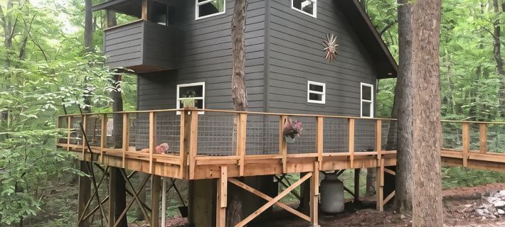 Secluded treehouse with indoor fireplace Hotels in Union County