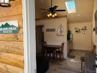 Mountain Peaks Inn, SILVER PEAK SUITE, Downtown Hill City - Hytter