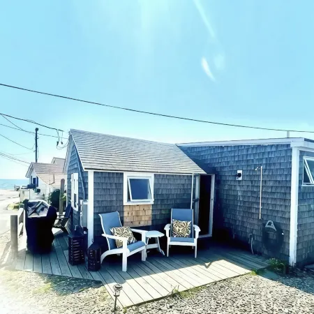 Lovely studio steps to the beach in Dennis port