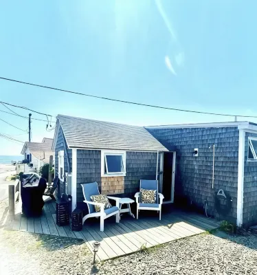 Lovely studio steps to the beach in Dennis port - 3-Star