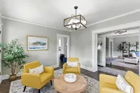 Your Summer HQ!  Sleeps 11, Why Stay in 4 Rooms? Get the House!  Pet-Friendly!