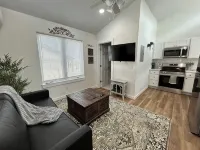 Cozy Cody Getaway - Kitchenette