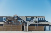 Steps to Duck Fun: Sunset Views, Resort Amenities! w/Beach Access!