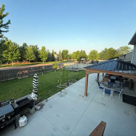 Relaxing 4-bedroom Retreat with Cozy Patio in Sioux Falls & 2 full kitchens
