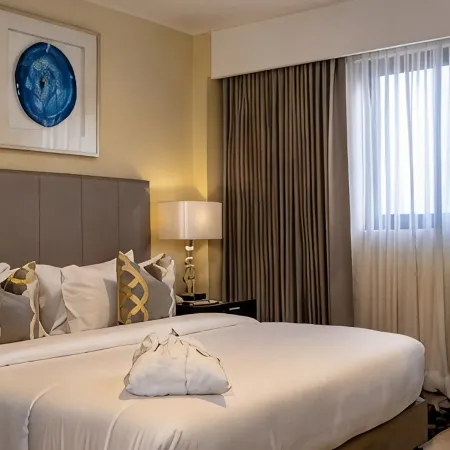 Oak Plaza Hotels East Airport