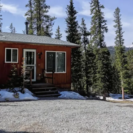 Mountain Base Camp, 2 Bedroom, Wood Stove Amazing Views, Middle of Everything