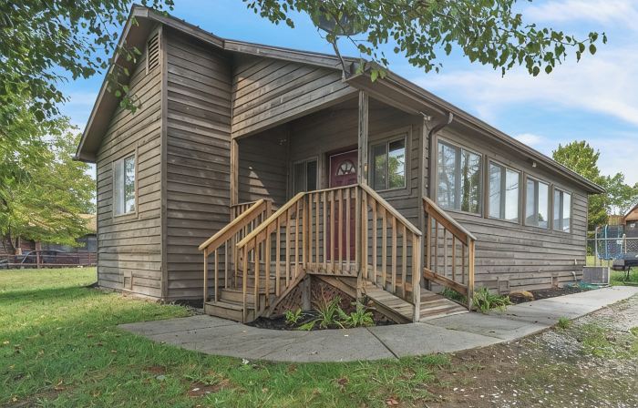 ⛰️Peaks of Pipestem ⛰️Brand new listing with all NEW furnishings