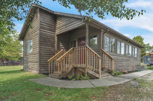⛰️Peaks of Pipestem ⛰️Brand new listing with all NEW furnishings